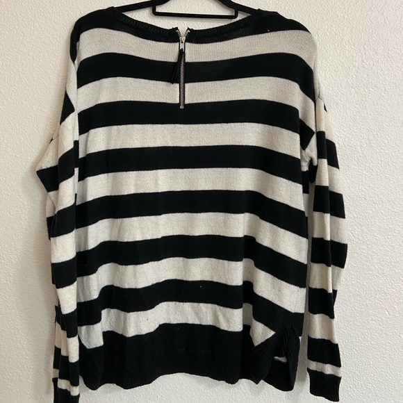 H&M sweater - Picture 2 of 2